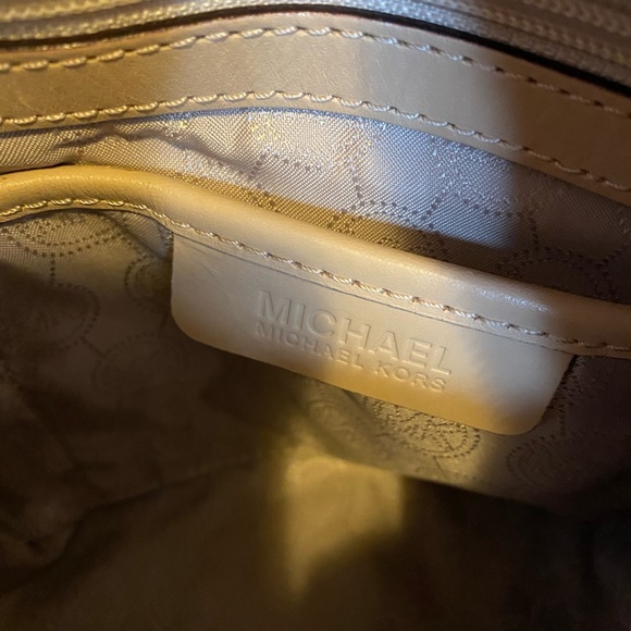 Michael Kors purse - Picture 3 of 12